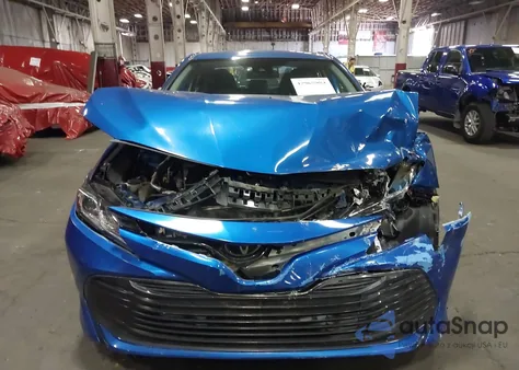 2020 Toyota Camry Le z USA, uszkodzony, nr VIN 4T1C11AK1LU324762